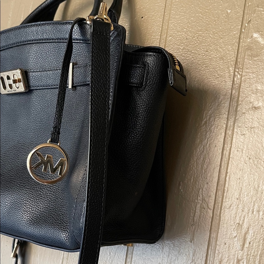 Michael Kors Karson Leather Handbag in black - Picture 5 of 14